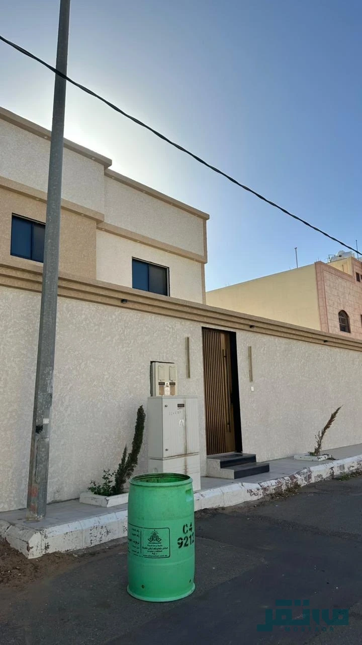 فيلا للبيع في حي المملكة حائل — صورة 1