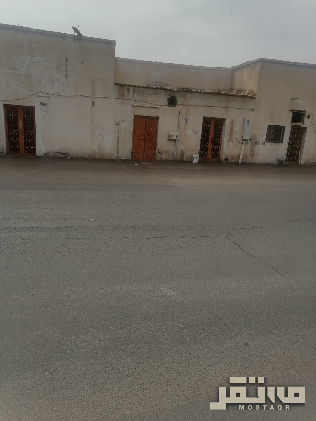 للبيع بيت شعبي زاويه في حي الوسيطا  في الوسيطاء — 410 م²