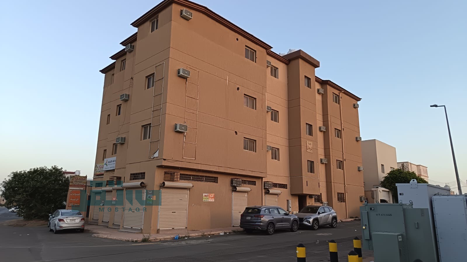 للبيع عمارة تجارية زاوية مع محلات في البادية في البادية — 4,000,000 ريال — 179.29 م²
