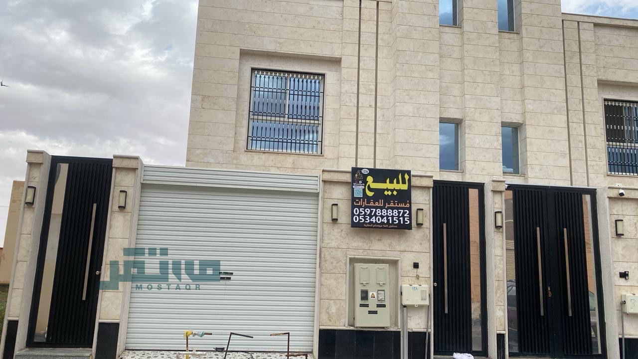 فيلا للبيع في حي قفار حائل — صورة 1