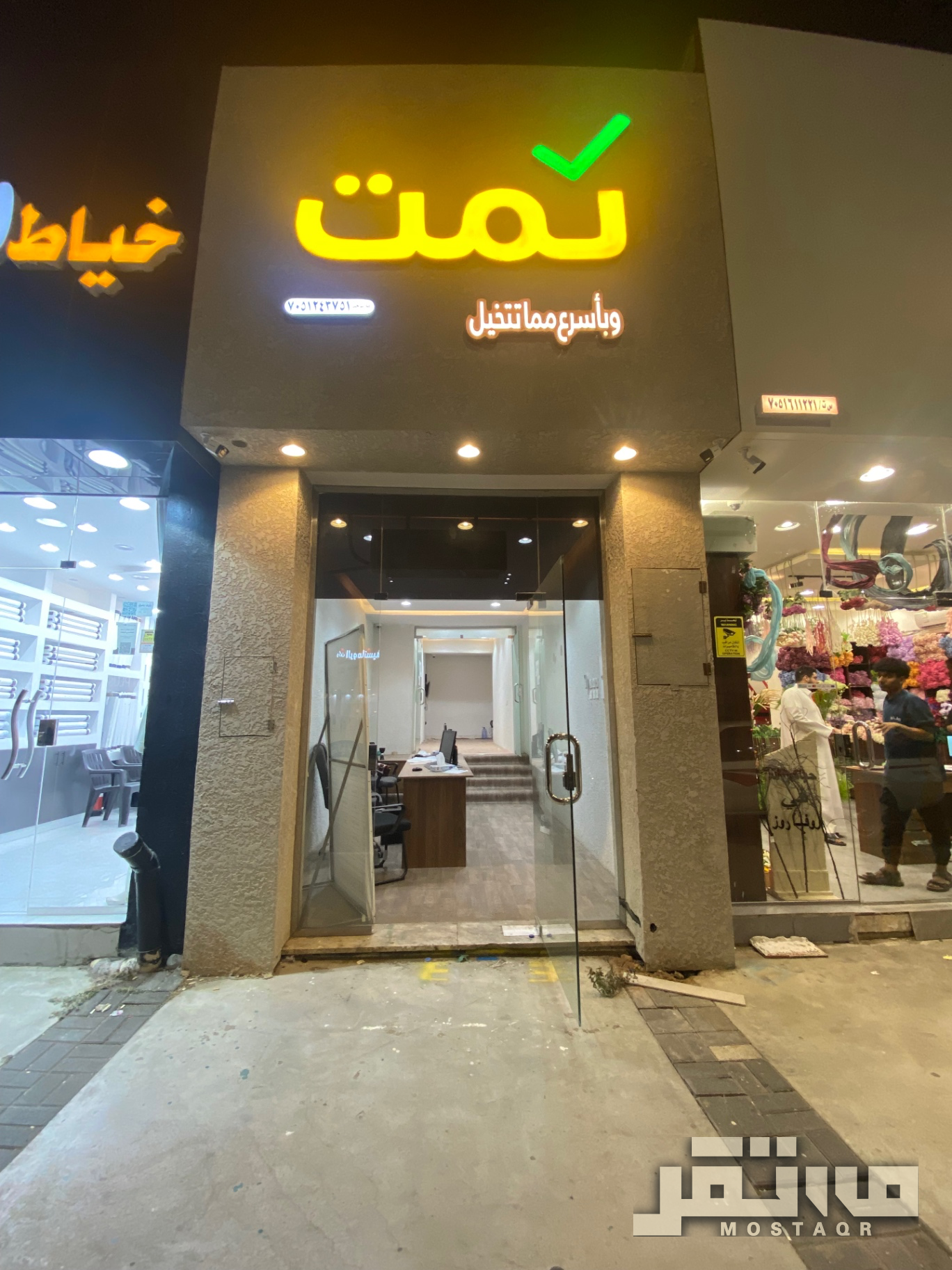 للايجار محل تجاري في موقع مميز على شارع الثلاثين في حي المطار في المطار — 25,000 ريال — 40 م²